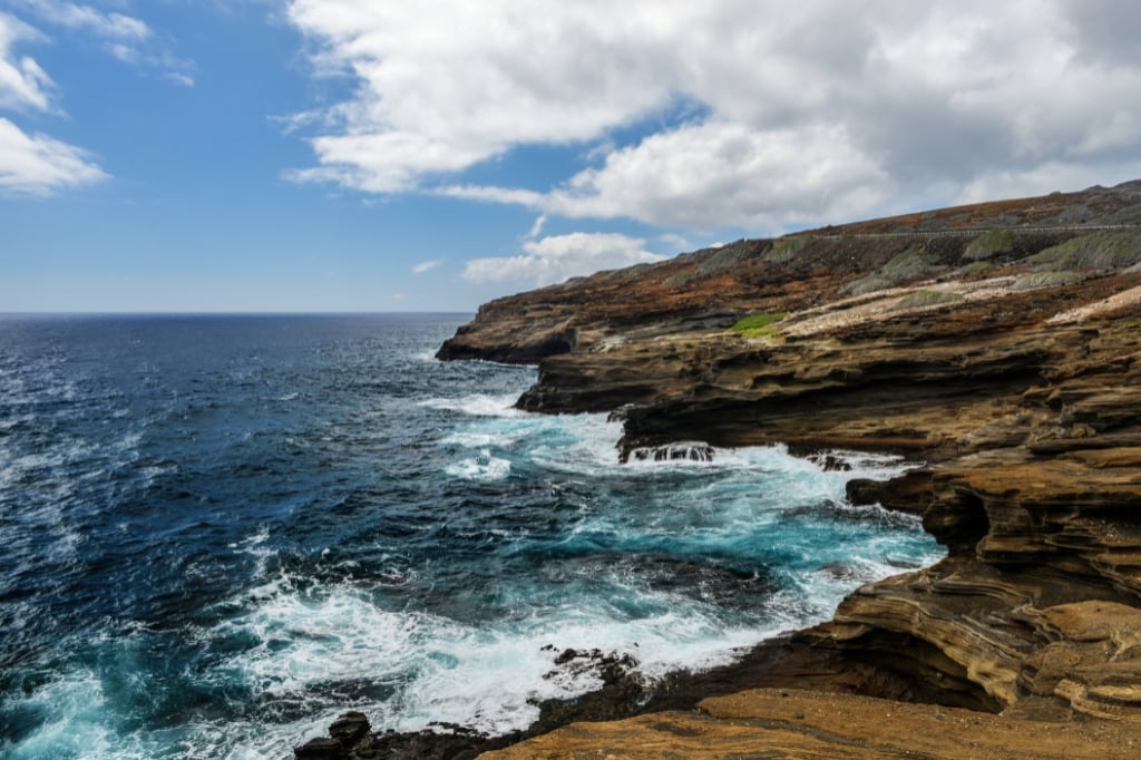 The image shows Lānaʻi Lookout in Oahu.